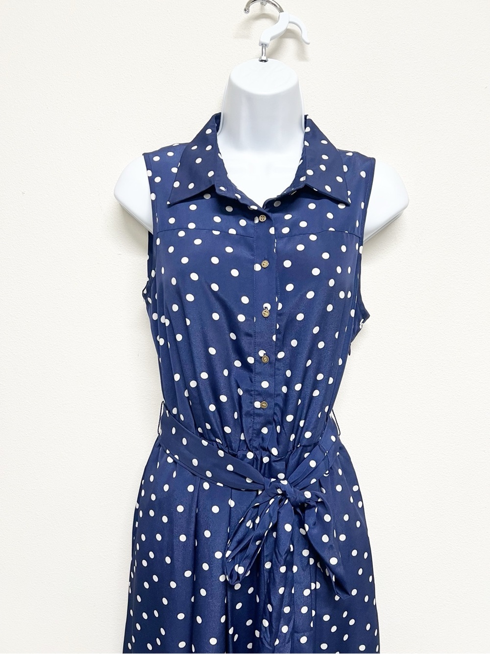 1901 Womens Navy White Polka Dot Sleeveless Tie Waist Button Up Midi Dress - Picture 2 of 9
